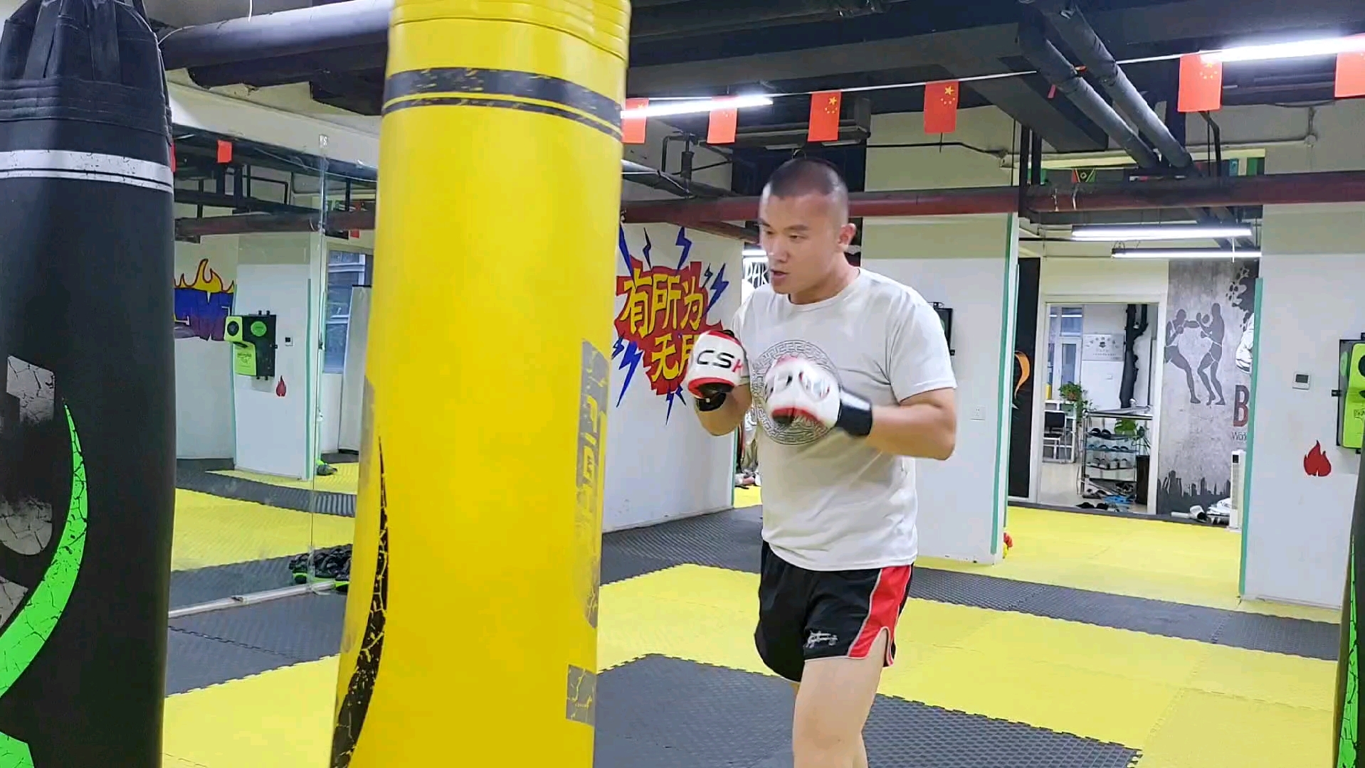 练拳击的身材_拳击选手怎么训练_练拳击的人身材什么样