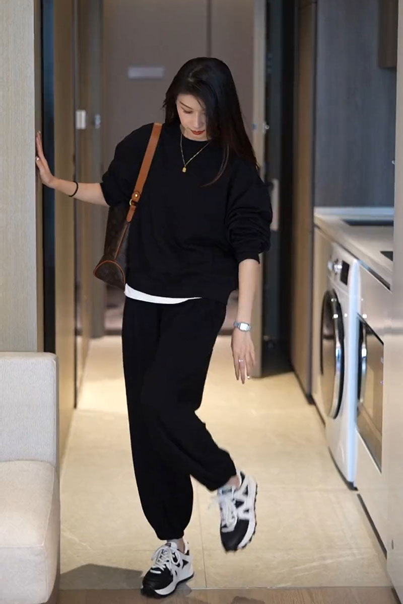 街头实拍美女清凉装图_小洋装图片_小洋装图