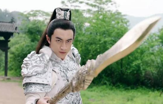 三国赵云传射箭-三国英雄赵云：弓如霹雳，箭中敌首