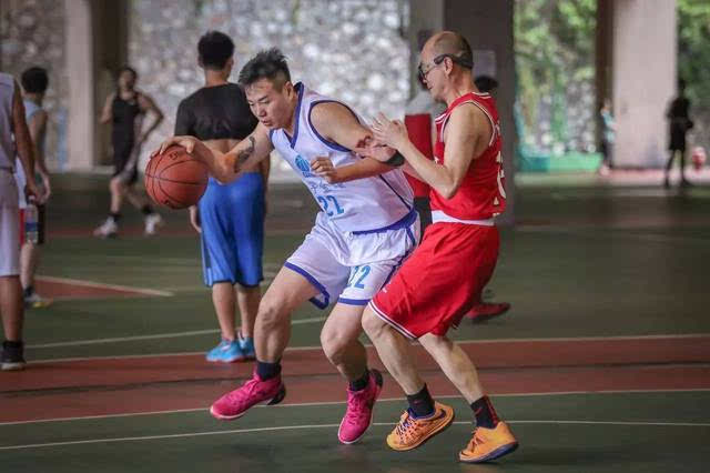 nba球队数量发展史-NBA球队发展：从11支到30支，一部
