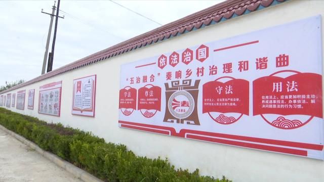 男子魔术袭胸视频大全_公交上男子公然袭胸_男子公交车冲突遭一脚踹飞