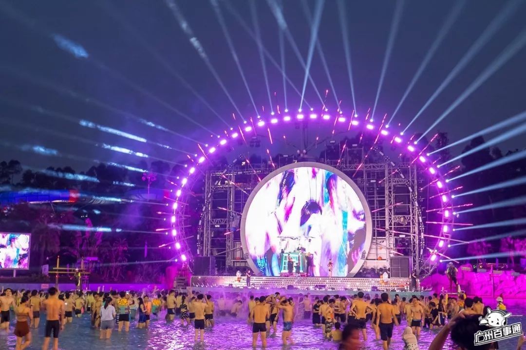 深圳赤石岗水晶之夜：灯光梦幻，美食香醇，游乐刺激，表演精彩