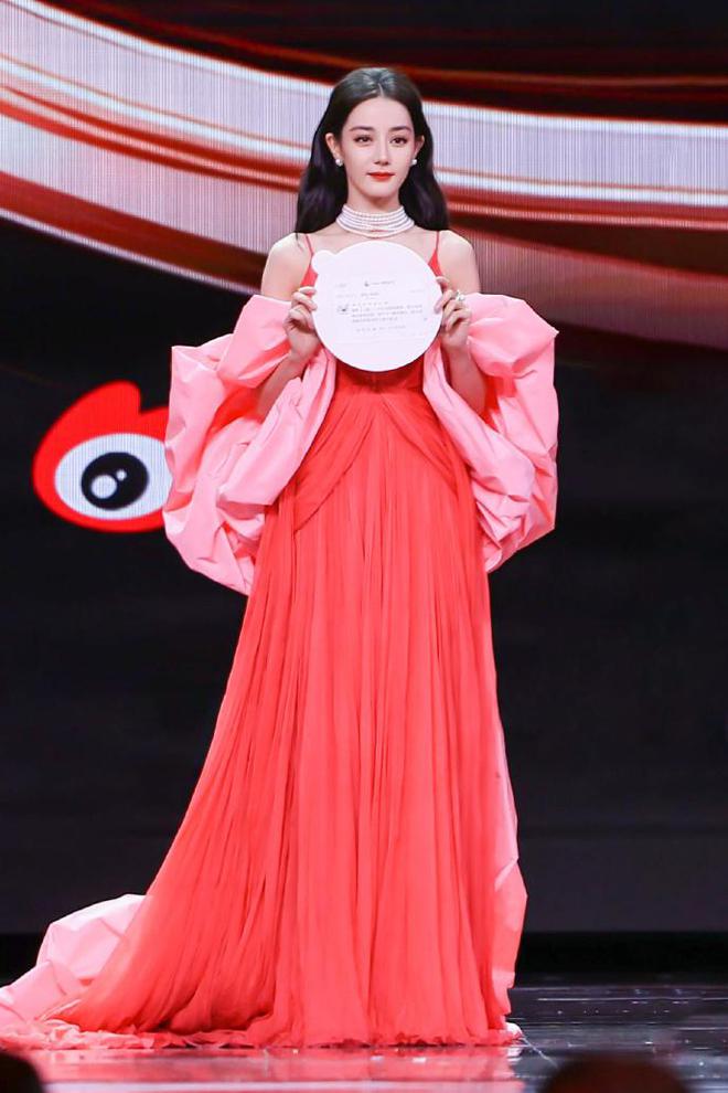 最新qq美女找茬图片_美女找茬图片及答案_qq美女找茬