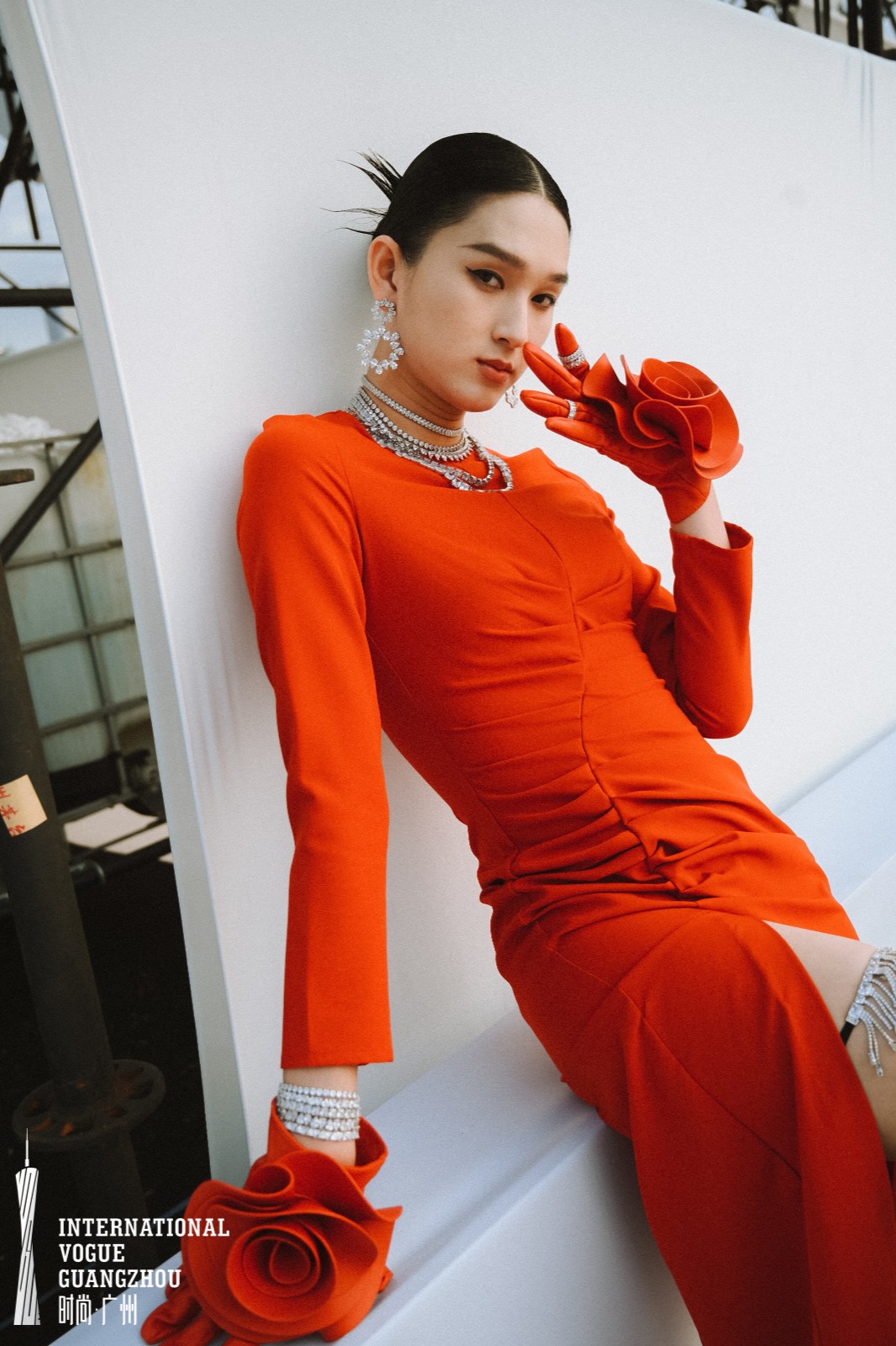 晚礼服发型教程视频_晚礼服的发型_晚礼服配什么发型