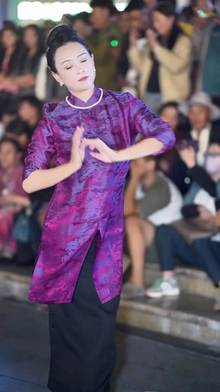 人偶服装设计_服装人偶成都哪里有卖_成都人偶服装